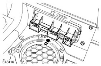 Панель отделки передней двери Discovery 3