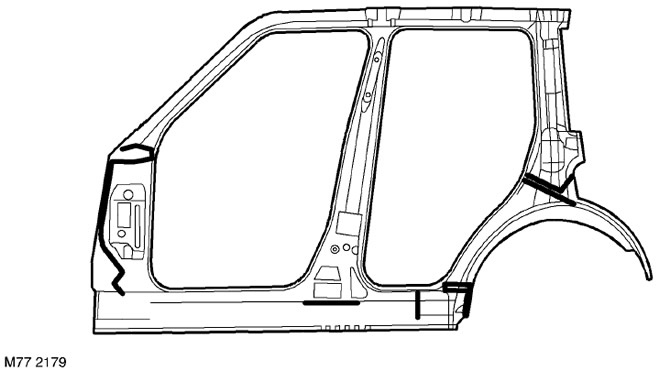 Нанесение герметика на внутреннюю сторону боковой панели Range Rover 3